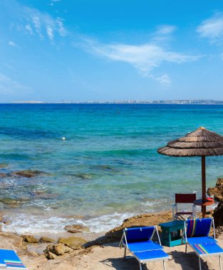 Pitoresk Ionian sea beach Punta della Suina,: Salento, Puglia, İtalya. Gelibolu şehir çok görüntüleyin. İki tane dikiş görüntü.