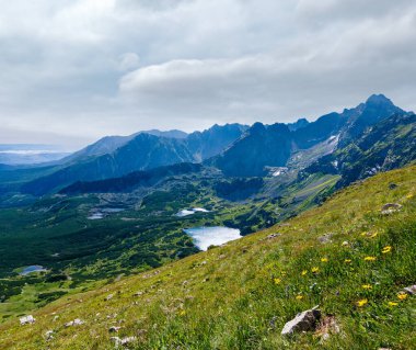 Tatra mountain, Polonya, vadi gasienicowa, swinica Dağı ve buzul gölleri grup görünüm