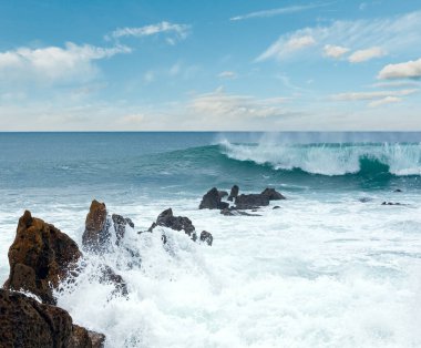 Plaj Azkorri veya Gorrondatxe Getxo şehir, Biskay, Bask Ülkesi (İspanya büyük kayalar).
