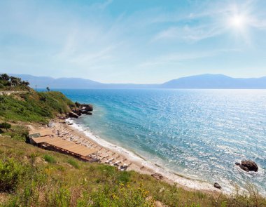Küçük plaj güzel yaz Adriyatik Denizi Vlore kenarı, Arnavutluk.