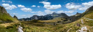 Durmitor Milli Parkı Pitoresk yaz dağ manzara, Karadağ, Avrupa, Balkanlar Dinaric Alpler, Unesco Dünya Mirası. Durmitor panoramik yol, Sedlo geçidi.