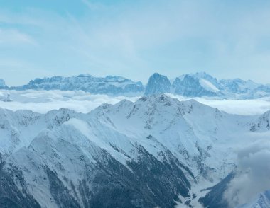 Sabah kış Dolomiten Alps manzara. Resort Obergurgl - Hochgurgl, Tirol, Avusturya Kayak.