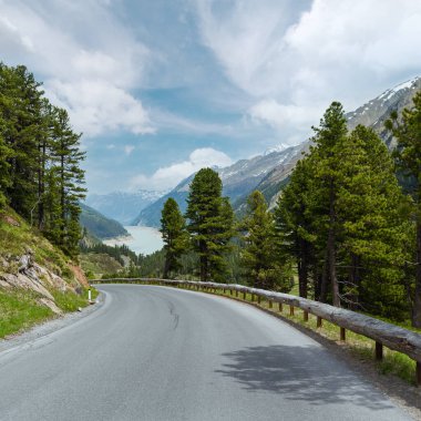 gepatsch-stausee Gölü yaz görünümünden Alp road (kaunertal, Avusturya, tirol).