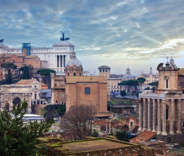 Antoninus ve Faustina tapınağı Roma 'da antik bir Roma tapınağıdır. Via Sacra 'daki Roma Forumu' nda duruyor..