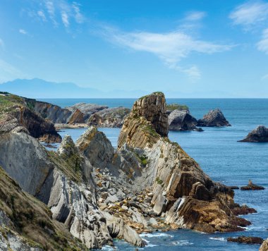 Atlantik Okyanusu kayalık sahil şeridi Portio plaj, (Pielagos, Cantabria, İspanya yakınındaki)