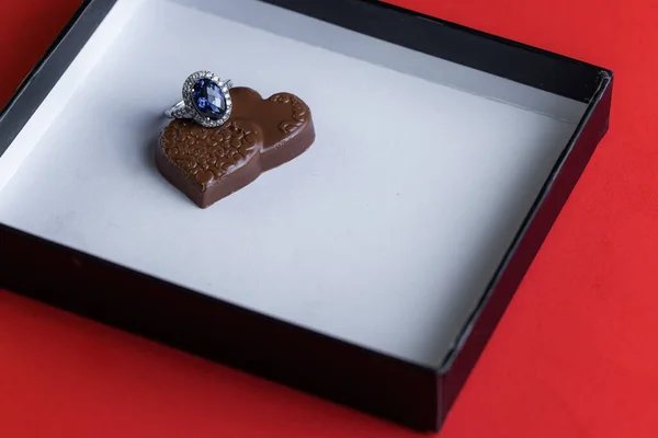 Blue Sapphire Ring Chocolates White Box Red Background — Φωτογραφία Αρχείου