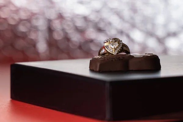 Heart Shaped Ring Chocolates Black Box Lid — Φωτογραφία Αρχείου
