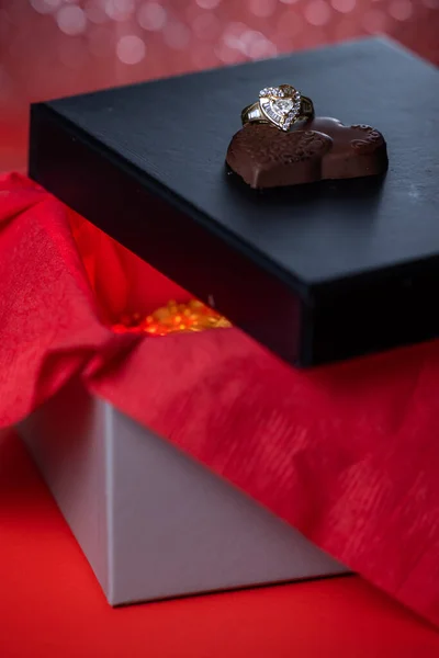 Heart Shaped Ring Chocolates Black Box Lid — Fotografie, imagine de stoc