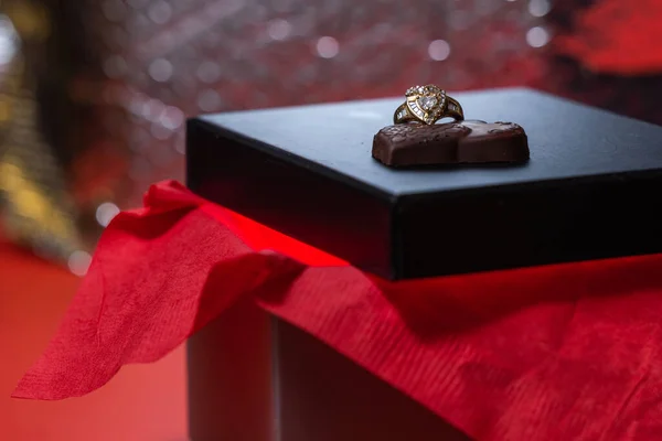 Heart Shaped Ring Chocolates Black Box Lid — Φωτογραφία Αρχείου