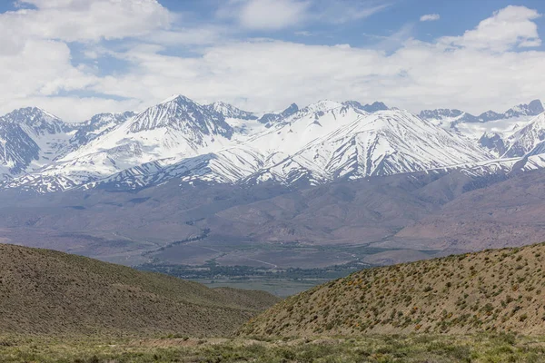 Vackra Natursköna Enhet Med Östra Sierra Nevadas Täckt Snö Efter — Stockfoto