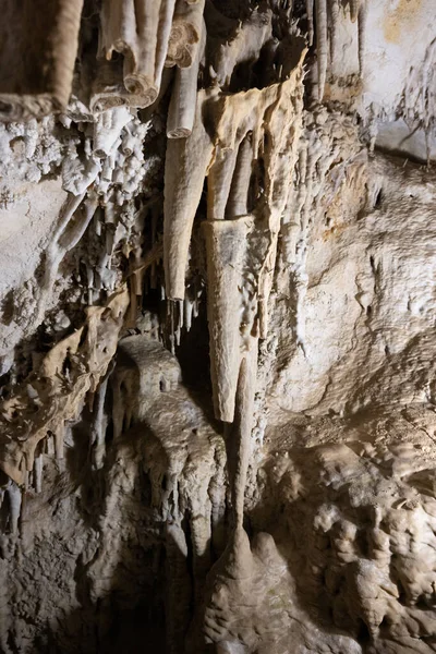 内华达州大盆地国家公园雷曼兄弟洞穴内的岩层 — 图库照片