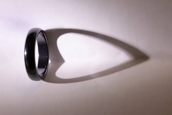Abstract Shadow Circular Ring Representing Love Affection — Stock Photo, Image