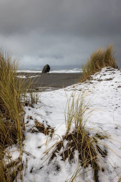 Φιλί Ροκ Λίγο Νότια Της Gold Beach Καλύπτονται Χιόνι Φεβρουάριος — Φωτογραφία Αρχείου