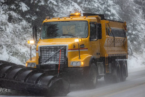 Snow Plow Driving Highway 101 Southern Oregon Getting Ready Rare — Stock Photo, Image
