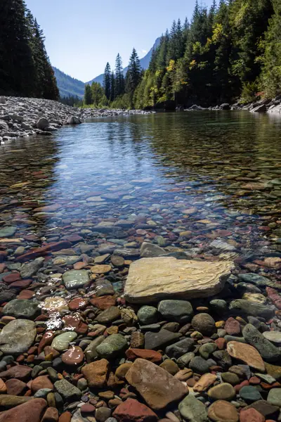 Clear Όμορφο Ποτάμι Φρέσκο Νερό Τήξης Παγετώνα Στο Εθνικό Πάρκο — Φωτογραφία Αρχείου