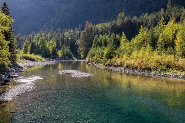 Jelas Sungai Indah Dengan Gletser Segar Mencair Air Taman Nasional — Stok Foto