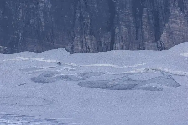 蒙大拿州格林内尔冰川在温暖的几天后就沦陷了 图库图片
