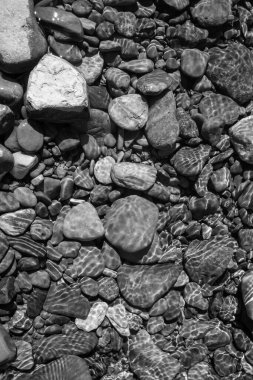 Infra Red 'deki Buzul Ulusal Parkı' nın monokromatik görüntüsü tamamen dönüştürülmüş bir kamerayla Montana 'daki bu inanılmaz parka benzersiz bir bakış açısı gösteriyor..