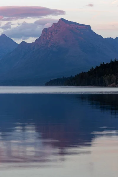 Peaceful Afternoon Glacier Montana Shores Mcdonald Lake Mountains Backgroun — Stock Photo, Image