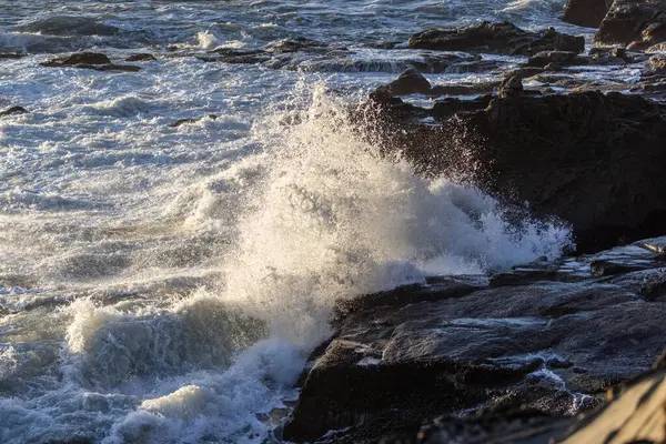Ocean Rough Waves Crashing Rocks Water White Sky Blue — Stock Photo, Image