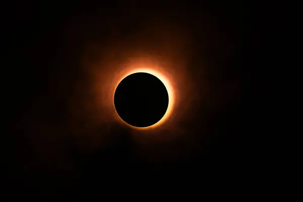 Imagem Eclipse Criada Estúdio Usando Uma Lanterna Brilhante Uma Tampa Imagens De Bancos De Imagens Sem Royalties