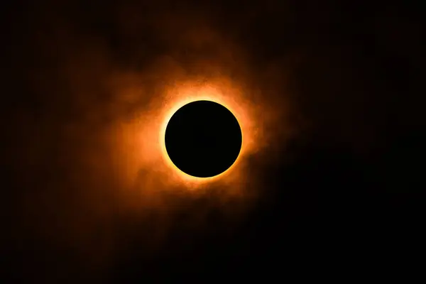 Eclipse Bild Skapas Studio Med Hjälp Ljus Ficklampa Rund Mössa — Stockfoto