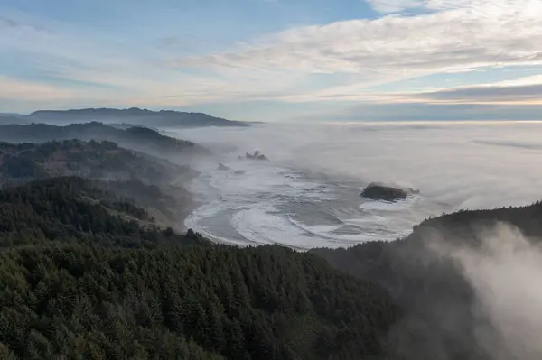 Vista Elevada Myers Creek Beach Oregon Com Nevoeiro Tarde Rolando Imagens Royalty-Free