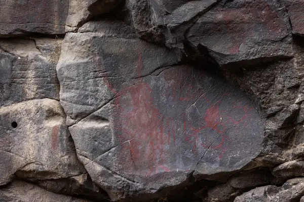 Petroglyphen Die Von Den Indianern Gezeichnet Wurden Die Vor Hunderten lizenzfreie Stockfotos
