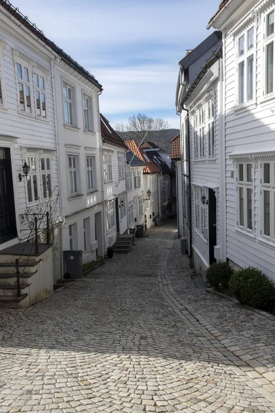 Cobbled Δρόμο Και Κτίρια Στο Κέντρο Της Πόλης Bergen — Φωτογραφία Αρχείου