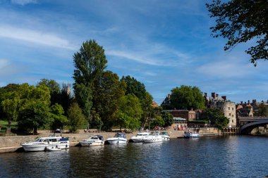 Ouse boyunca York şehir merkezine bak