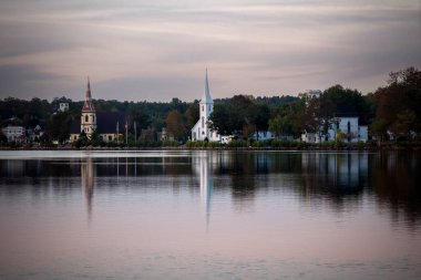 Nova Scotia Kanada 'daki Mahone Körfezi kilise üçlüsü