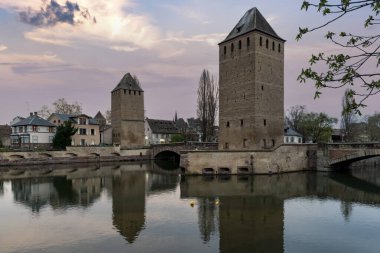 Strasbourg, Fransa 'nın Alsace kentinde alacakaranlıkta III.