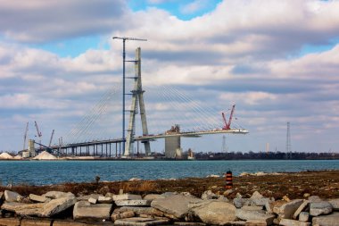 Windsor, Ontario Canada - 23 Kasım 2023: Gordie Howe köprüsü inşaatı devam ediyor..