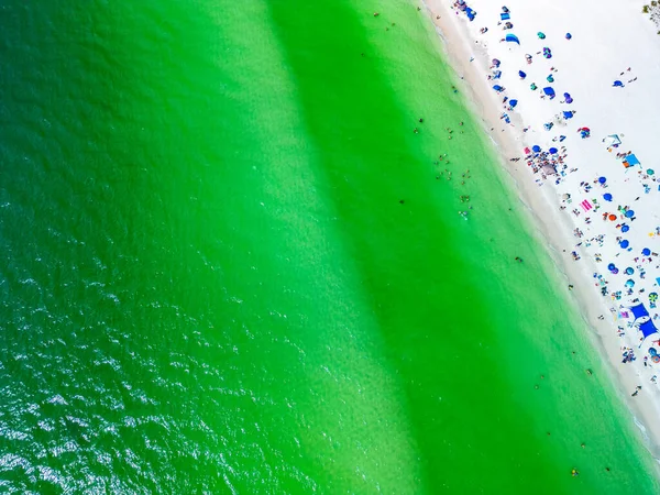 フロリダ州の人気の観光ビーチタウン マルコ島の空中ビュー — ストック写真