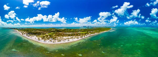 美国迈阿密Key Biscayne美丽的克兰顿公园海滩 — 图库照片