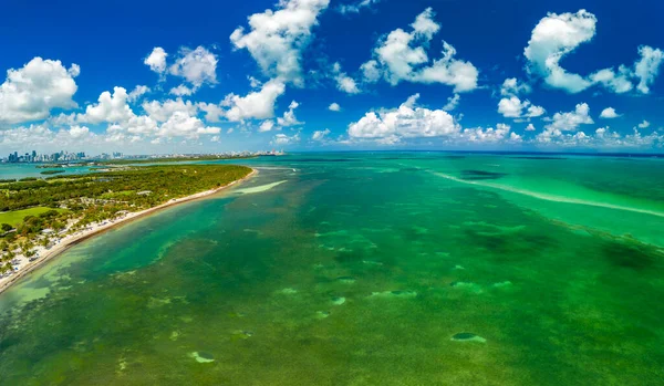 美国迈阿密Key Biscayne美丽的克兰顿公园海滩 — 图库照片