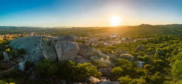 Natur Felsen Und Die Stadt Arzachena Sardinien Drohnenpanorama — Stockfoto