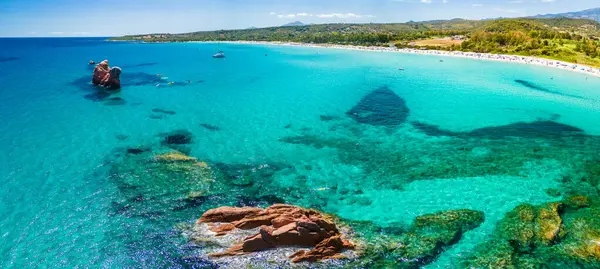 Panoramisch Uitzicht Het Strand Van Cea Met Rode Rotsen Sardinië — Stockfoto