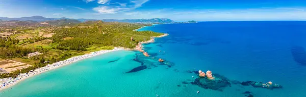 Панорамний Вид Пляж Червоними Скелями Сардинія Італія — стокове фото