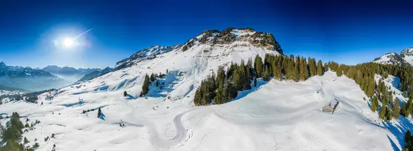 Vista Panorámica Zona Esquí Mattstock Invierno Suiza Con Las Montañas —  Fotos de Stock