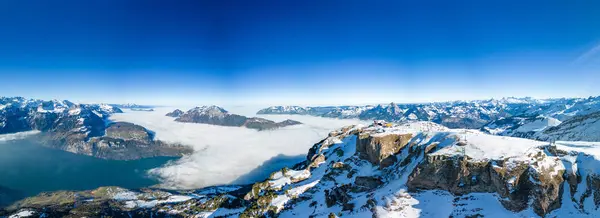 Pemandangan Drone Udara Dari Salju Meliputi Pegunungan Dan Lereng Ski — Stok Foto