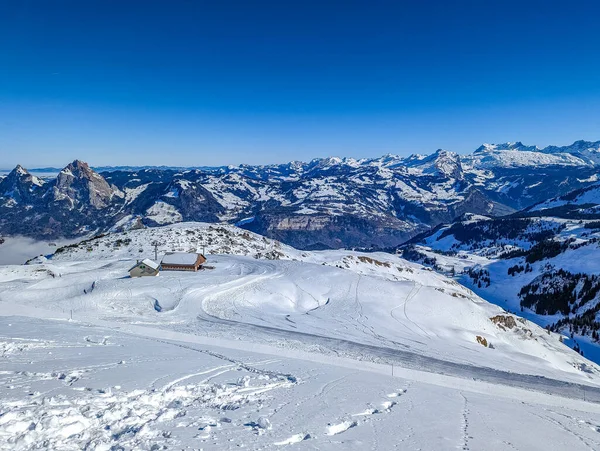 Letecký Pohled Zasněžené Hory Sjezdovky Lyžařský Areál Stoos Švýcarsko — Stock fotografie