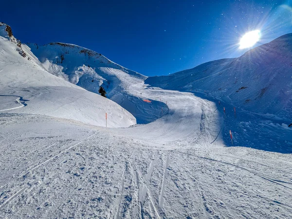 Vue Aérienne Par Drone Des Montagnes Enneigées Des Pistes Ski — Photo