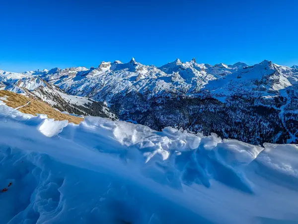 Vue Aérienne Par Drone Des Montagnes Enneigées Des Pistes Ski — Photo