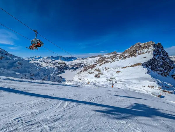 Paisagem Panorâmica Aérea Inverno Nos Alpes Suíços Famosa Estância Esqui — Fotografia de Stock