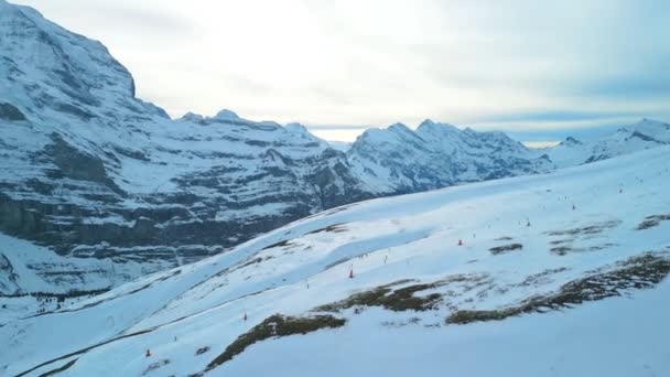 Skidbackar Och Berg Jungfrau Skidort Schweiziska Alperna Grindelwald Schweiz — Stockvideo