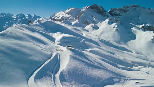 瑞士Melchsee Frutt山区度假村Ski斜坡和山脉 — 图库视频影像