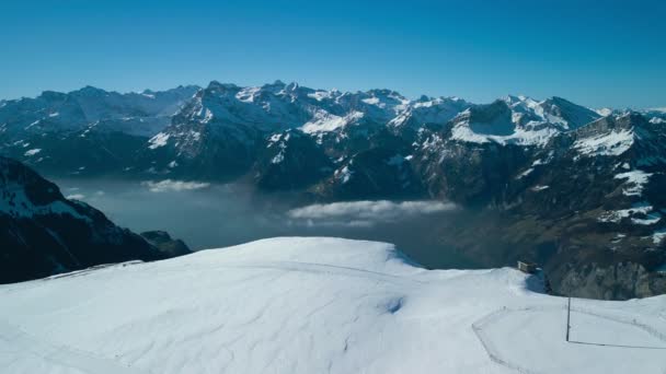 Uitzicht Vanuit Lucht Besneeuwde Skipistes Bij Stoos Zwitserland — Stockvideo