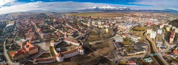 Cidade Kezmarok Com Vistas High Tatras Eslováquia Fotos De Bancos De Imagens Sem Royalties