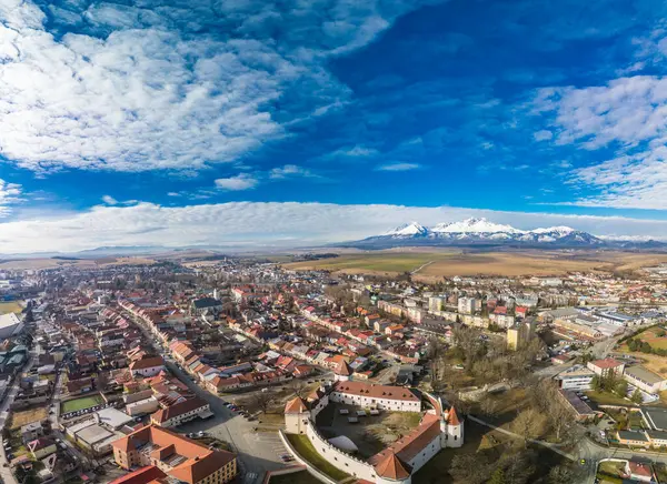 Cidade Kezmarok Com Vistas High Tatras Eslováquia Fotos De Bancos De Imagens